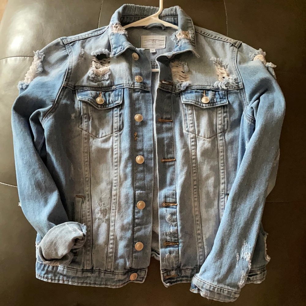 Jean Distressed Jacket -EXcellent Condition